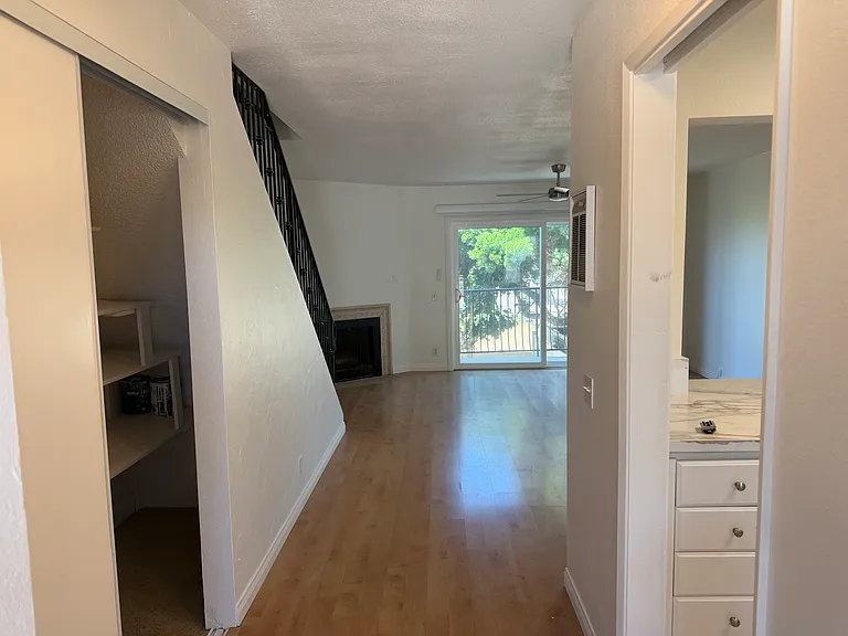 4624 W Point Loma Blvd #9 — Photo 3