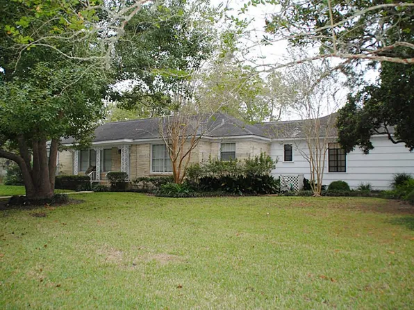 2212 3rd St, Bay City, TX 77414