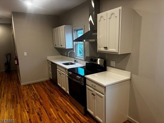2nd image of 213 Lakeview Ave