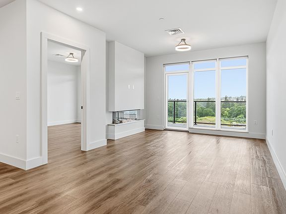 3rd image of 125 Cambrian Way #615