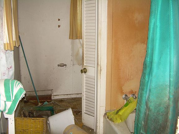 4th image of 3067 S Lincoln Ave