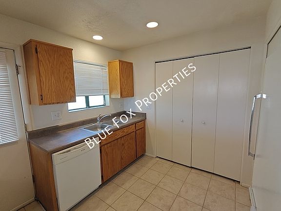 5th image of 3318 E Bellevue St #B