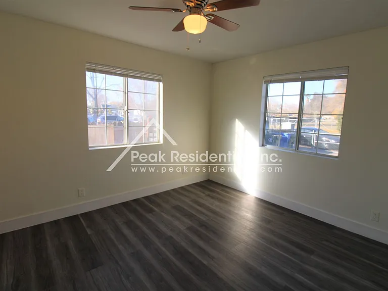 1042 Las Palmas Ave — Photo 21