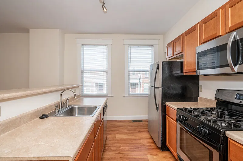 4 bed, 1408 sqft, $3,300 — Photo 4