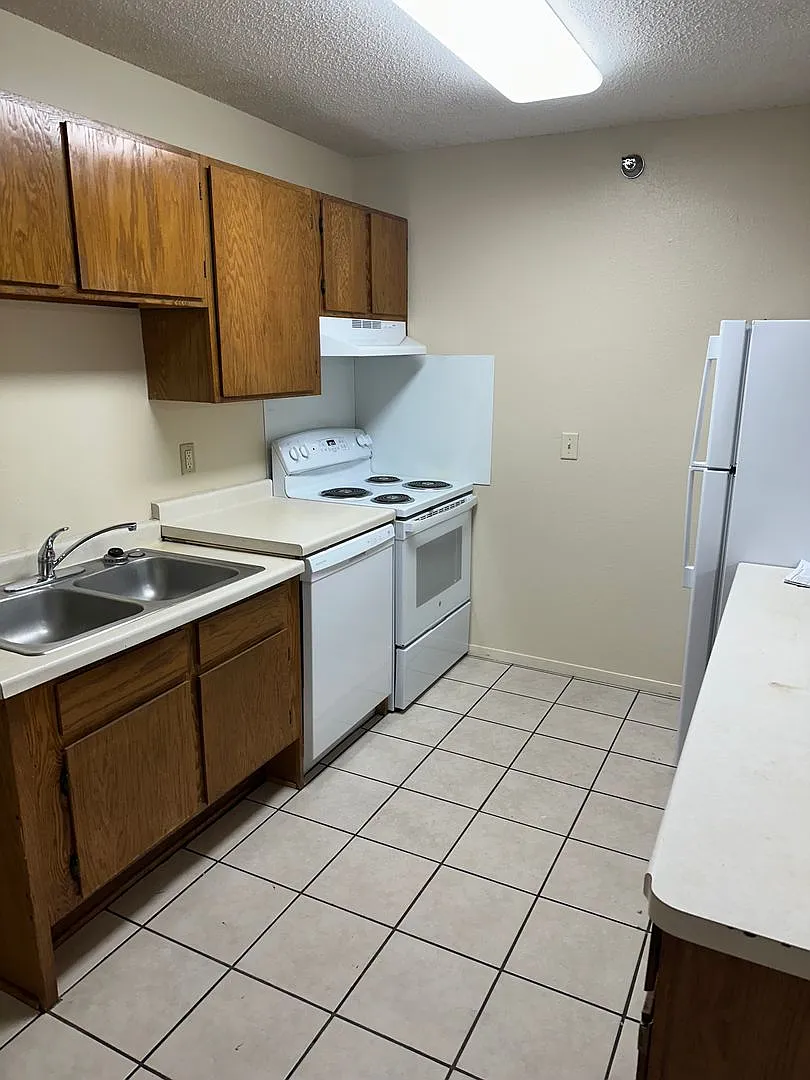 Three Bedroom — Photo 3