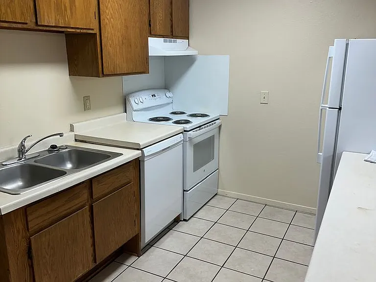 210 5th Ave NE #304 — Photo 3