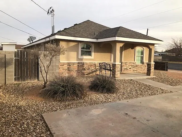 2 bed, 1050 sqft, $1,500 — Photo 3