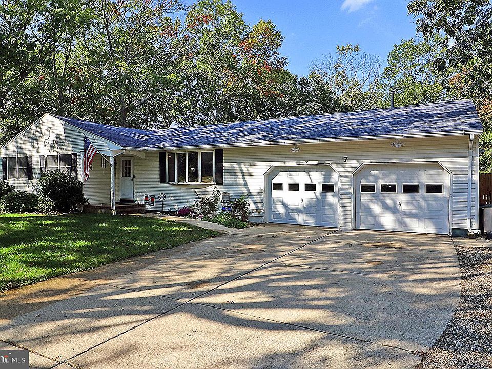 1st image of 7 Carteret Ct