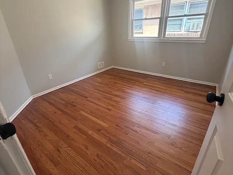 919 Chandler Ave #2R — Photo 12