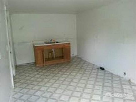 2nd image of 1330 N Chestnut St
