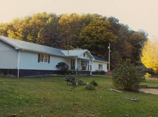 401 Rockhouse Rd, Elkfork, KY 41421