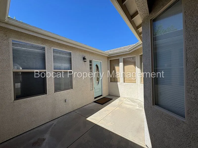 Building Photo - 1260 Flintwood Dr