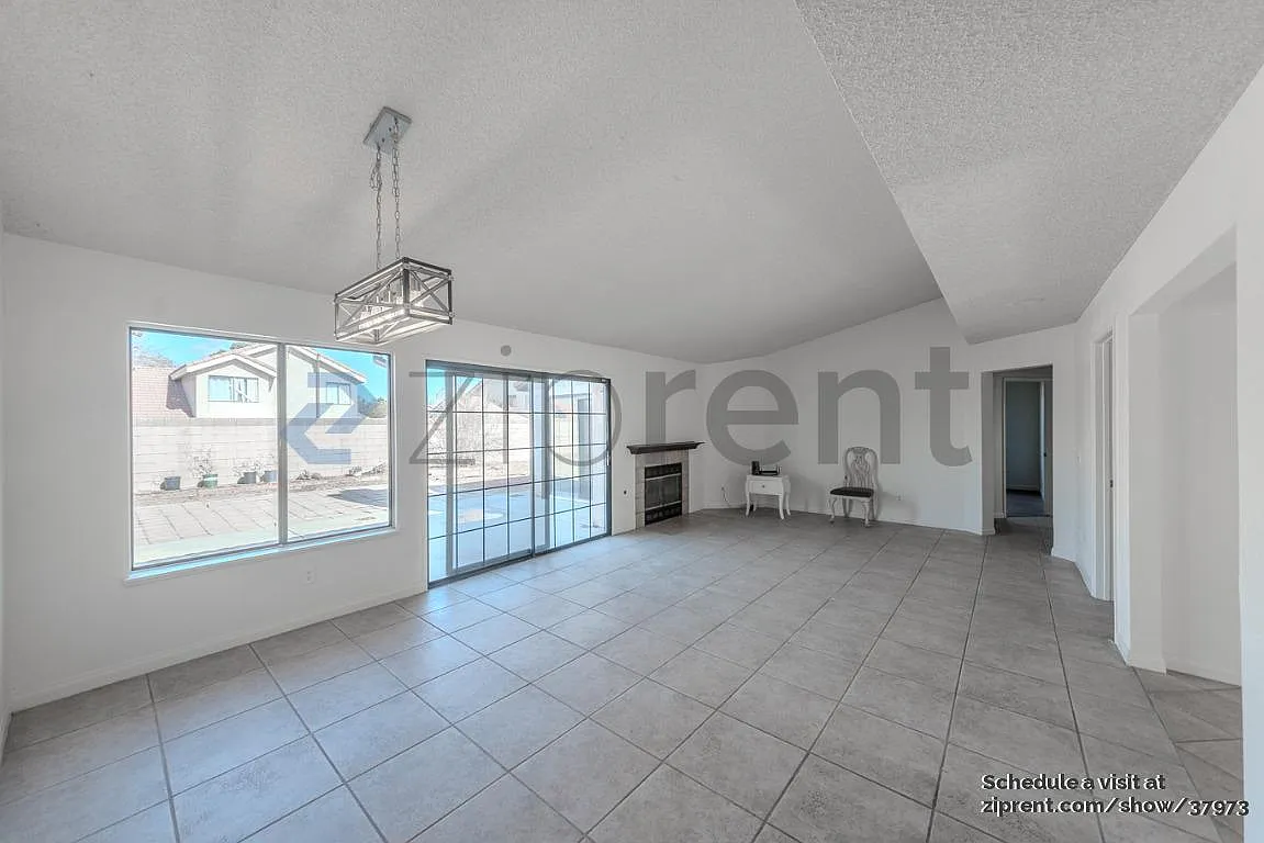 4 bed, 1600 sqft, $3,300 — Photo 2