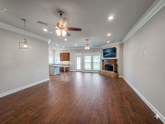 3rd image of 103 Saint Andrews Ln