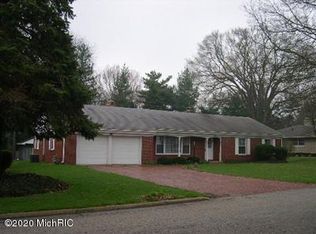 1011 Sassafras Ln, Niles, MI 49120