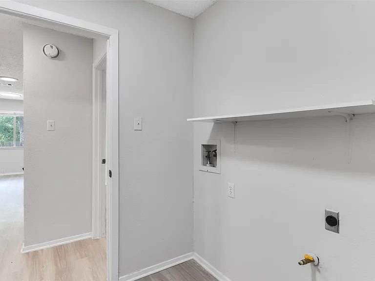 8015 Scotland Yard — Photo 10