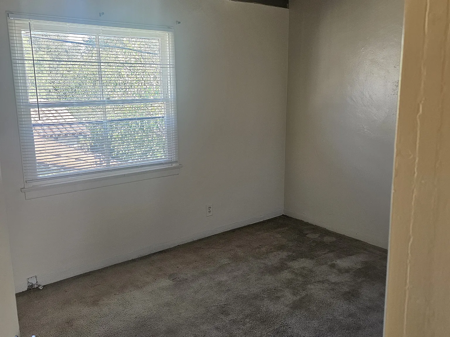 1467 E Main St — Photo 4