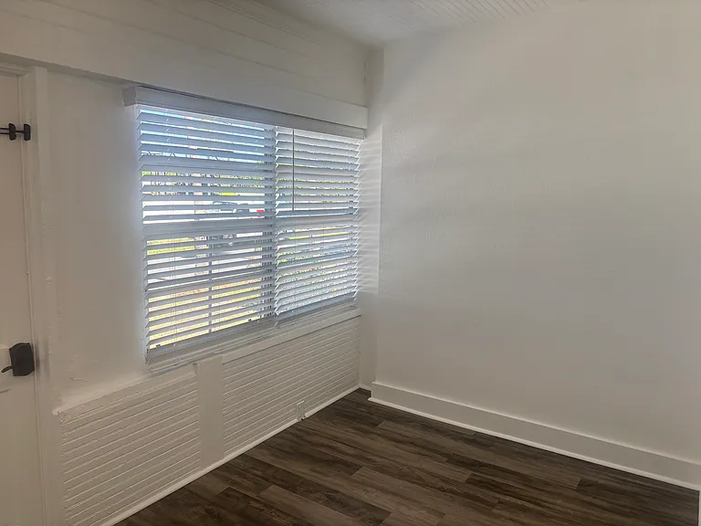 602 N Grosse Ave — Photo 12