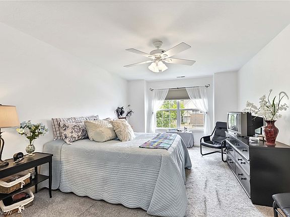 5th image of 22693 Lenox Dr #624