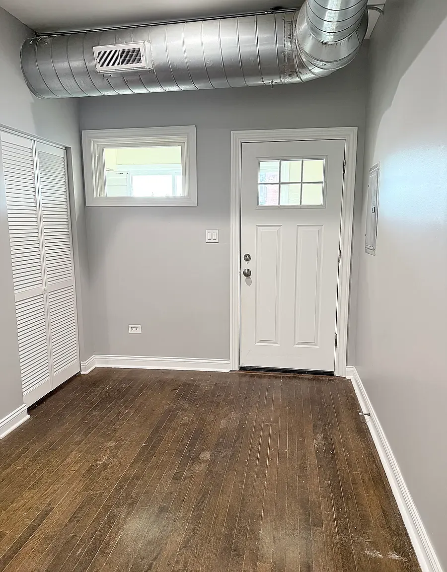 2923 N Wisner Ave — Photo 2