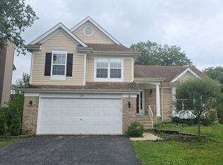 409 Fairfax Ln, Grayslake, IL 60030