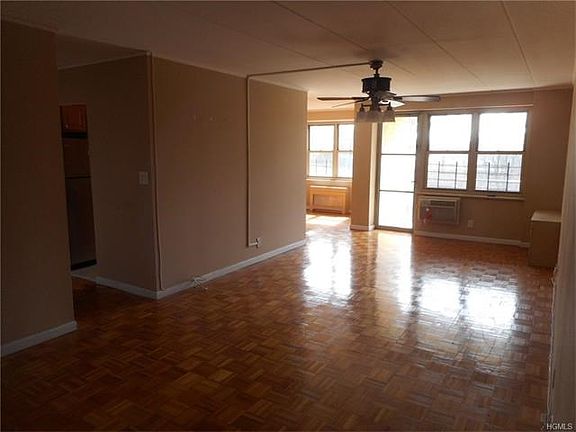 2nd image of 11 Park Ave APT 4U