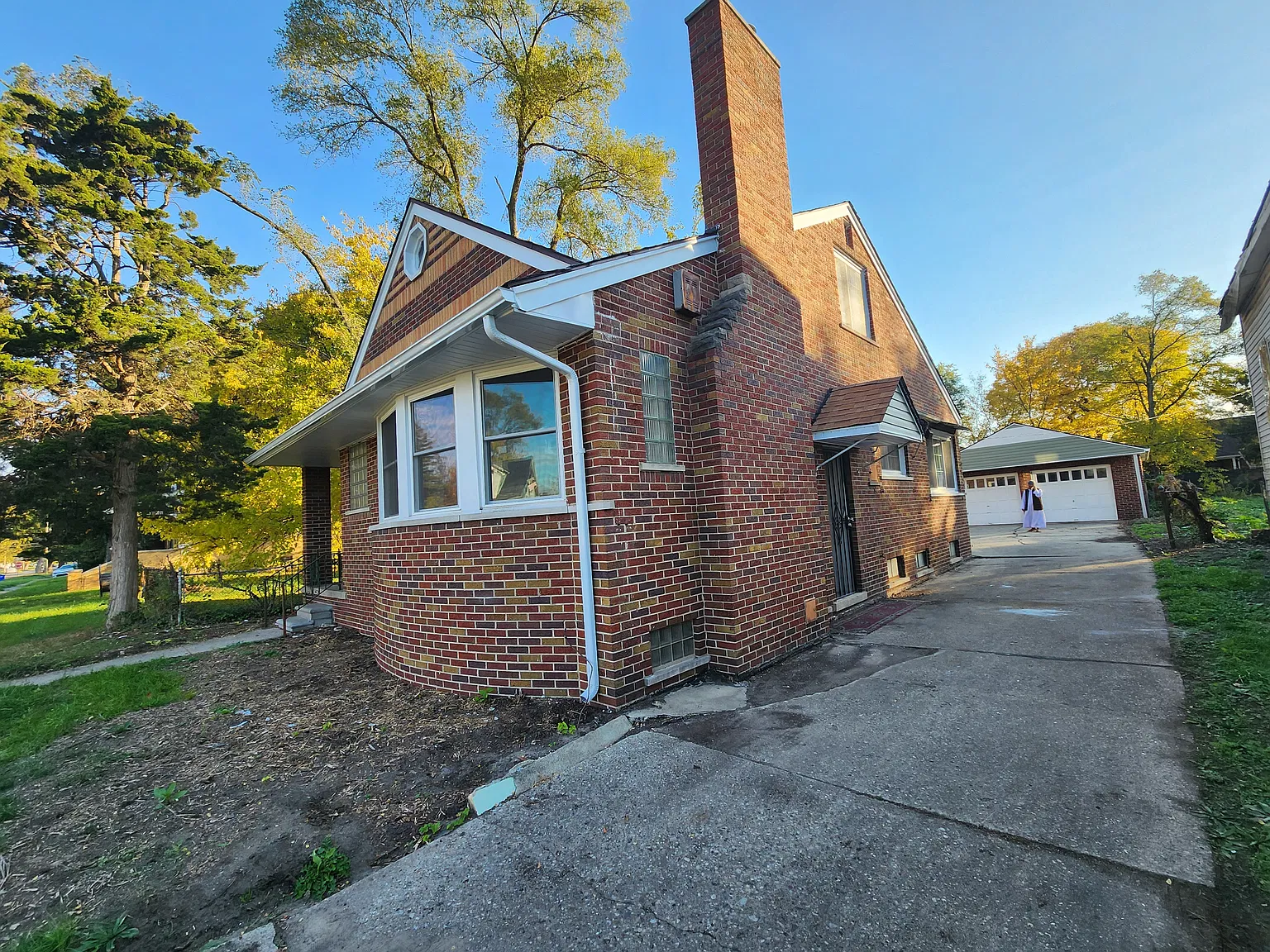 3 bed, 1.5 bath, 989 sqft, $1,100 — Photo 2