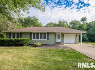 4116 Edgewater Dr, Pekin, IL 61554