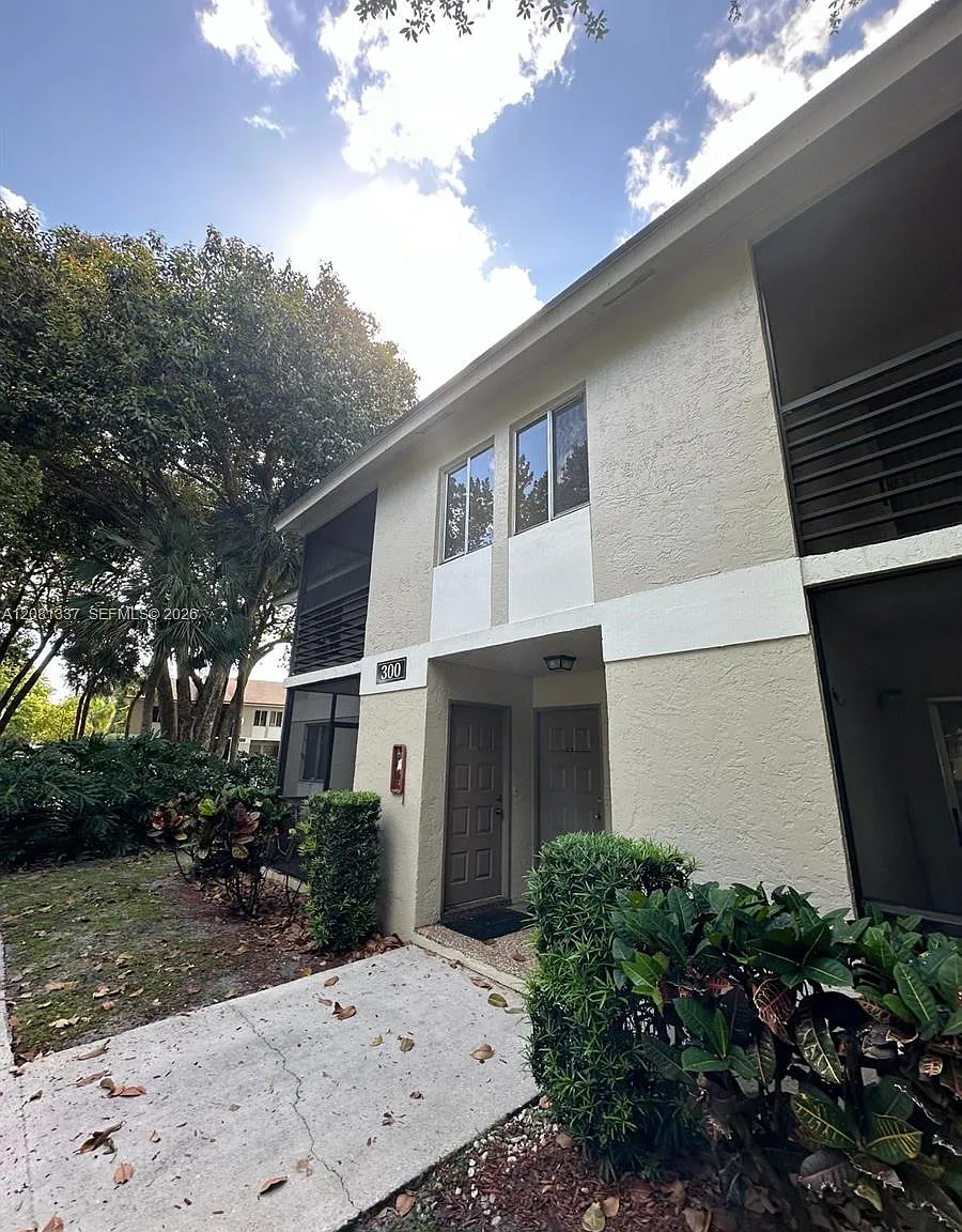 Gardens North Six Condo — Photo 2