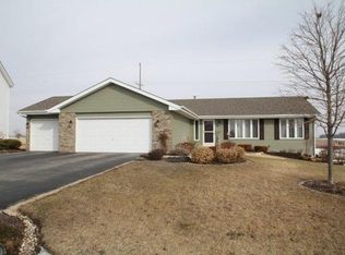 13095 Country Meadow Dr, Winnebago, IL 61088
