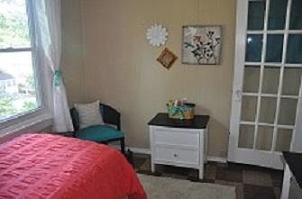 smaller 2nd bed approx. 11x10 