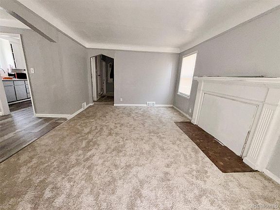 3rd image of 14819 Tacoma St