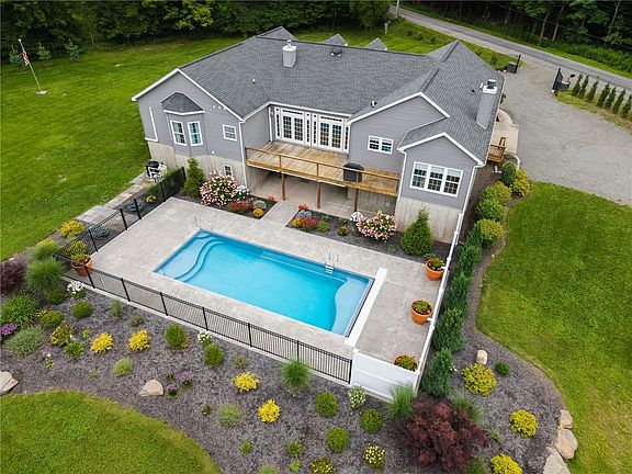 2nd image of 1123 McMurdy Hill Rd