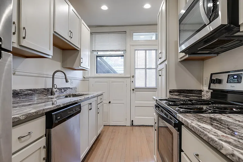 1 bed, 676 sqft, $1,425 — Photo 3