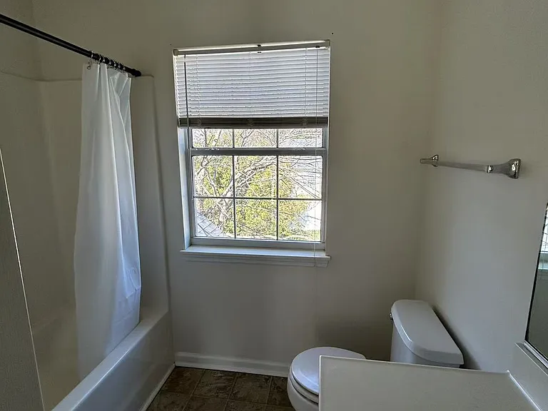 215 Spring Lake Dr — Photo 32