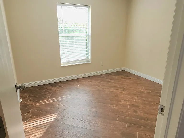1186 Mistwood Dr — Photo 16