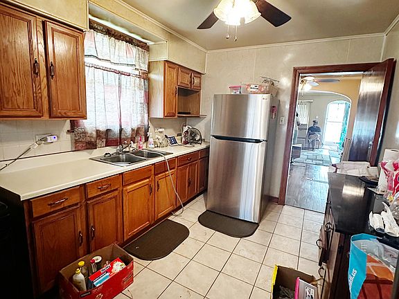 5th image of 10129 S King Dr
