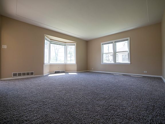 2nd image of 16018 Woodlawn West Ave