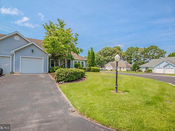 3rd image of 907 W Schumaker Manor Dr