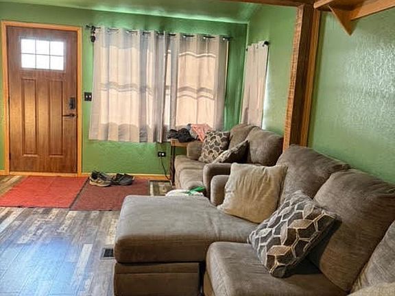 4th image of 119 Pearl St