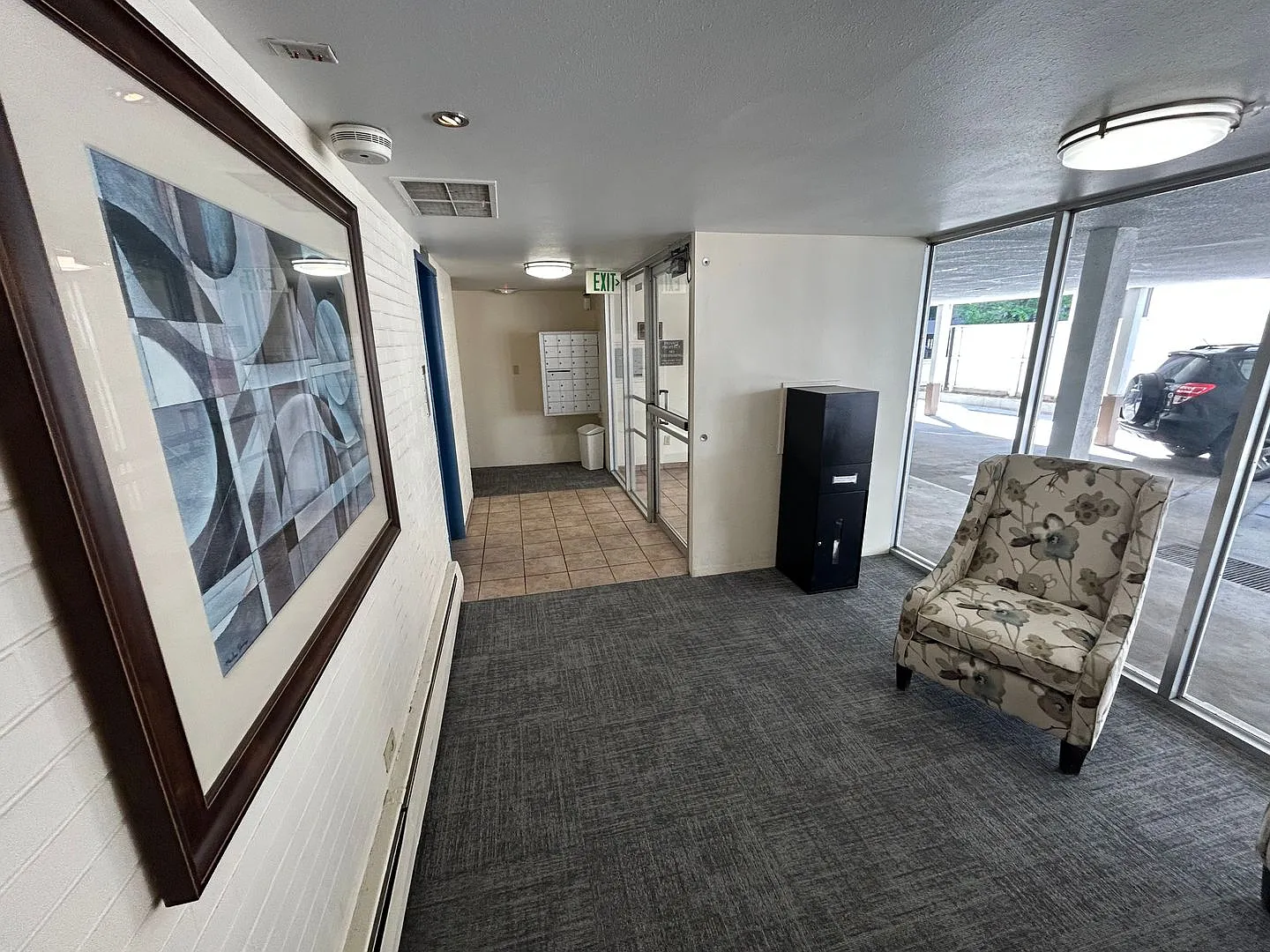 Executive Apartments — Photo 4