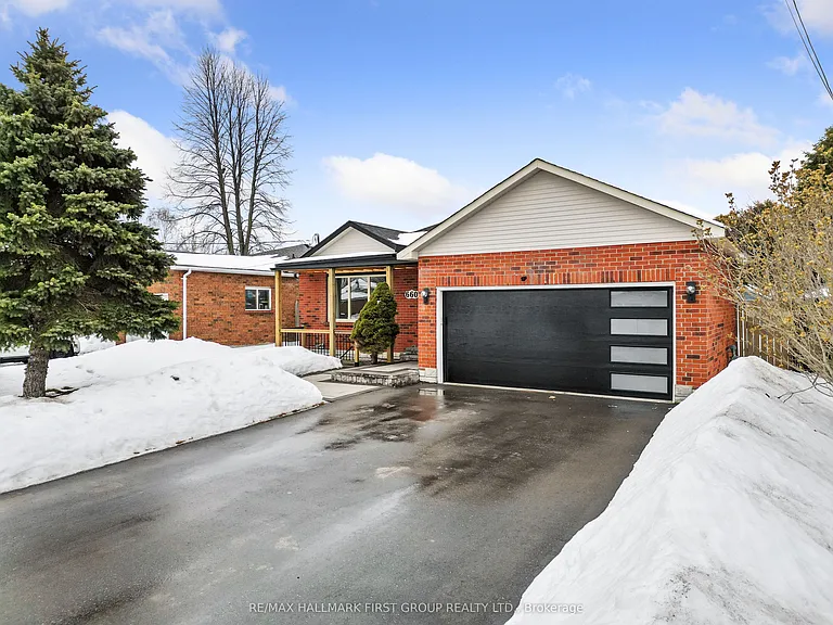 660 Mackechnie Cres #LOWER — Photo 2