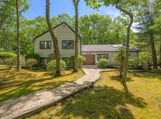 10 Debbie Trl, Hampton Bays, NY 11946