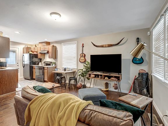 4th image of 528 N 2nd St APT 4