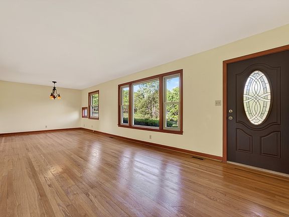 4th image of 410 Sherwood Dr