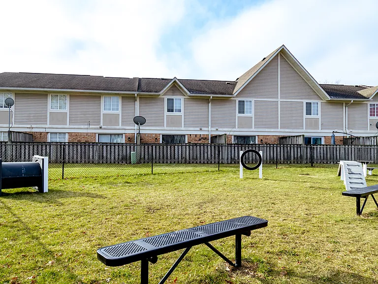 Country Lake Townhomes — Photo 8