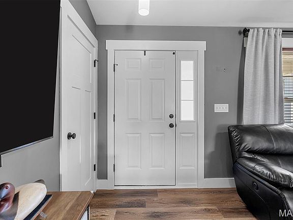 5th image of 209 Prairie Lake Dr