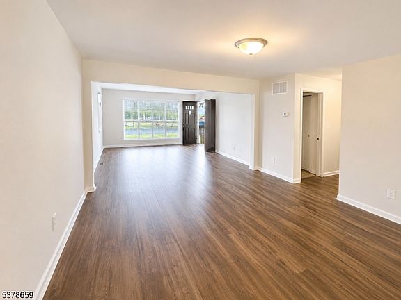 5th image of 403 Girard Ave