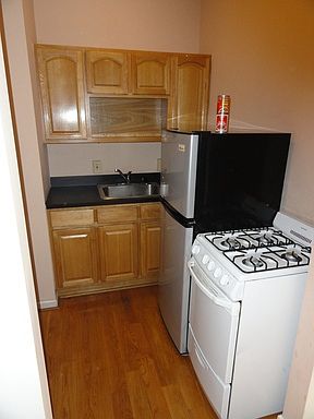 2nd image of 110 W King St