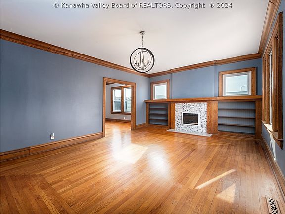 4th image of 725 2nd Ave